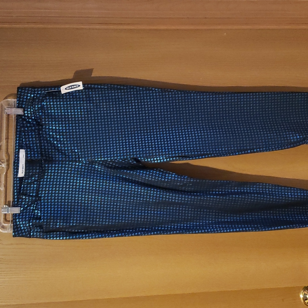 Old Navy pixie cropped pants size 8.